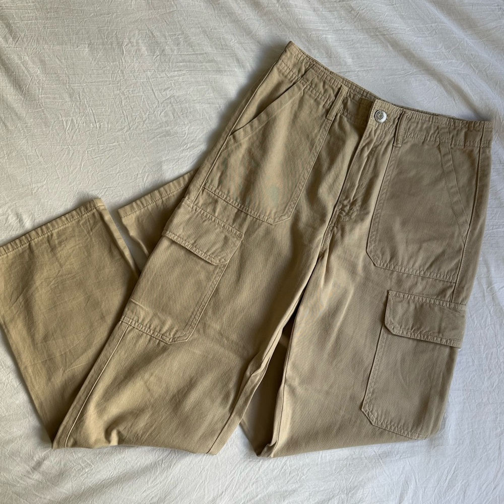 Zara women’s Beige Cream Cargo Pants size 4